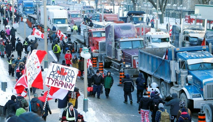 Covid-19: Truckers cause chaos in Ottawa after second day of protests