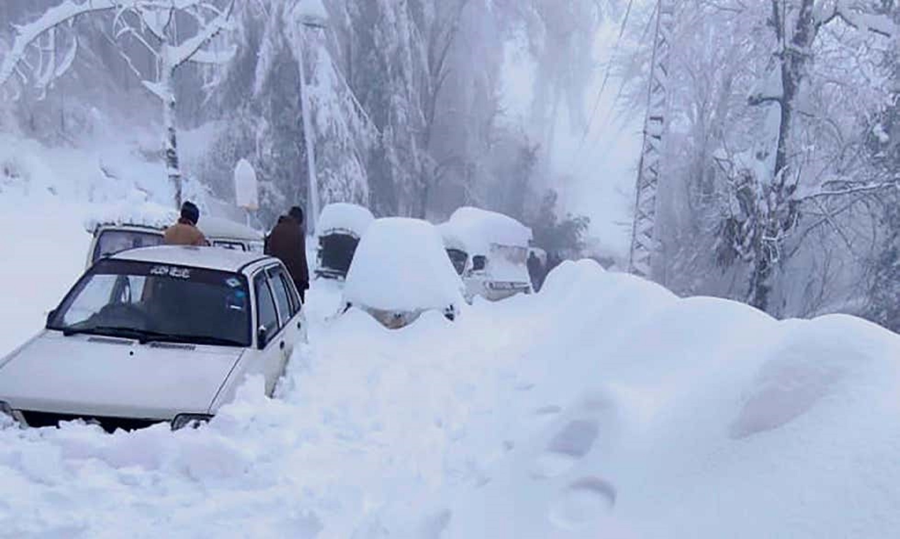16 Tourists Killed After Being Stranded In Snow In N. Pakistan