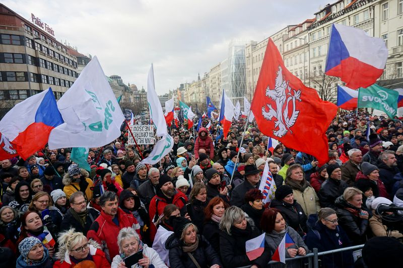 Covid-19: Thousands of Czechs protest against  curbs