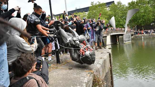 UK BLM protesters acquitted over pulling down of slave trader statue