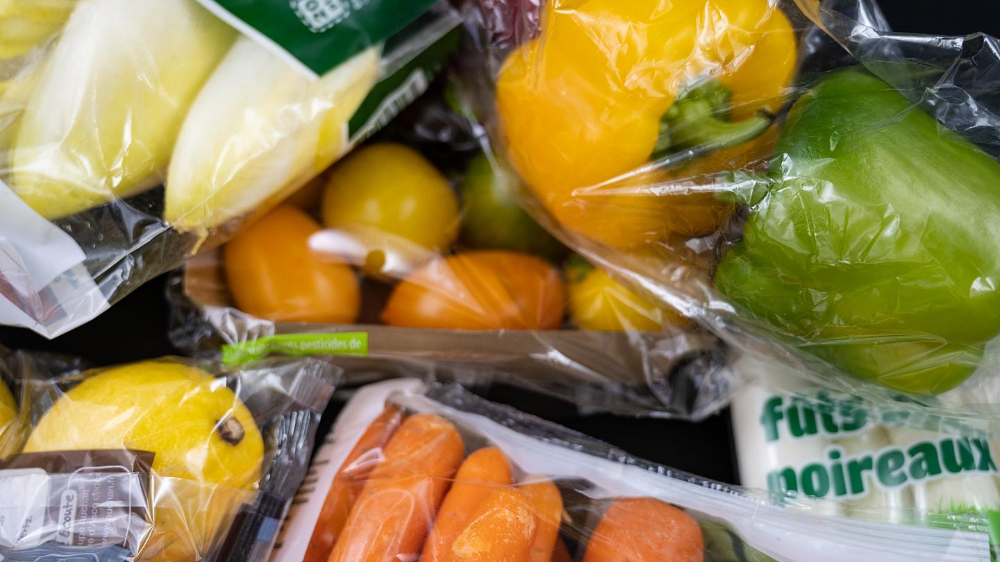 France bans plastic packaging for fruit and veg