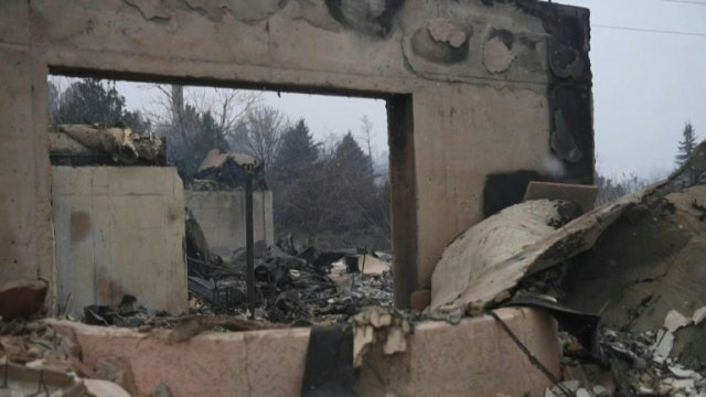 US wildfire: One found, two feared dead as towns smolder from Colorado wildfire