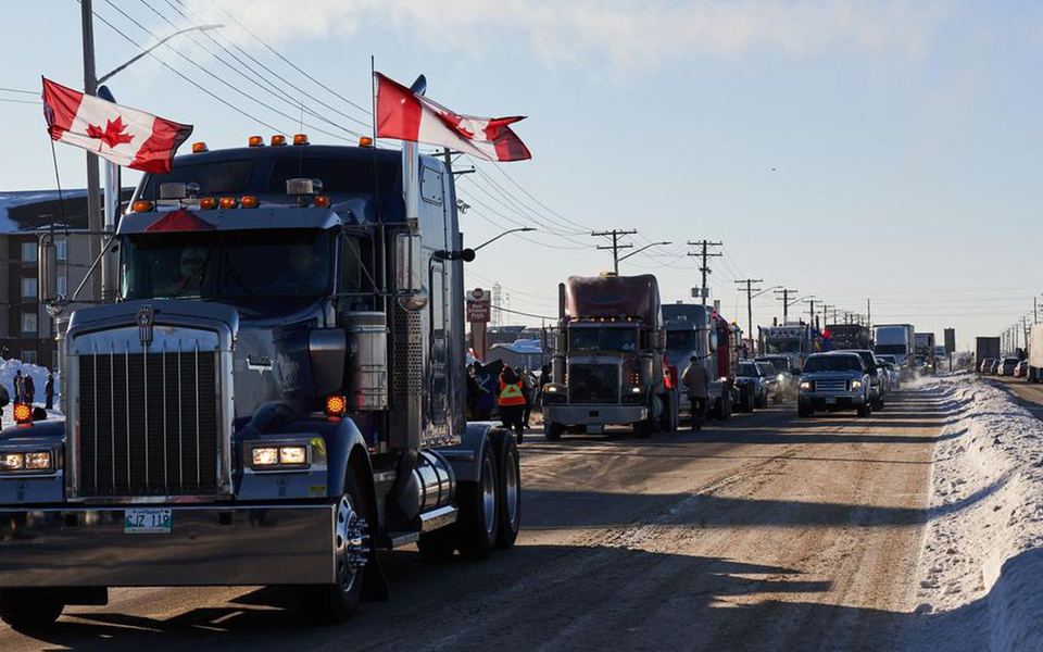 Covid-19: Canada truckers head for Ottawa to protest vaccine mandate