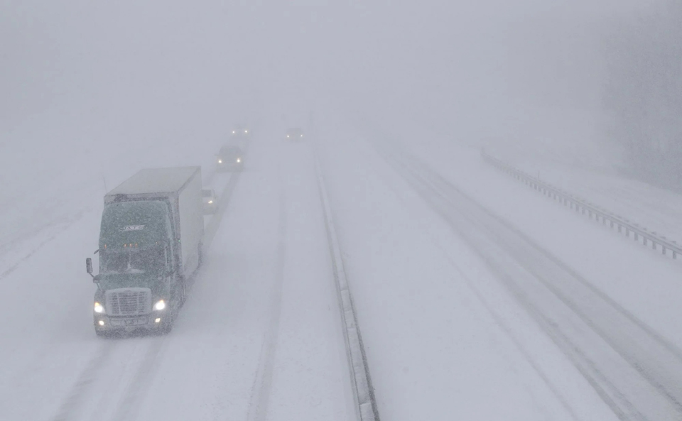 Thousands of flights canceled as Eastern US braces for winter storm