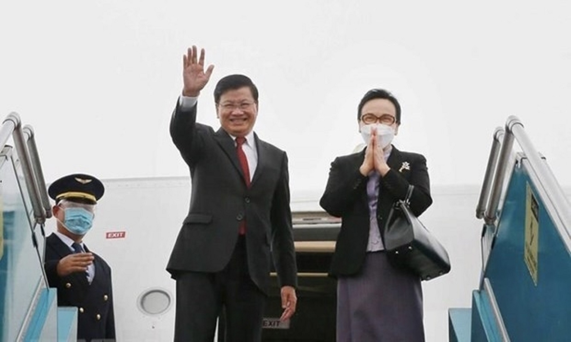 Lao PM Wraps Up Official Visit To Vietnam