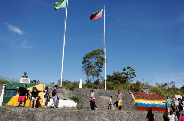 Venezuela re-opens border with Brazil after two years