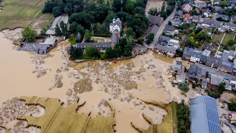 Extreme weather kills 140,000 Europeans in 40 years: report