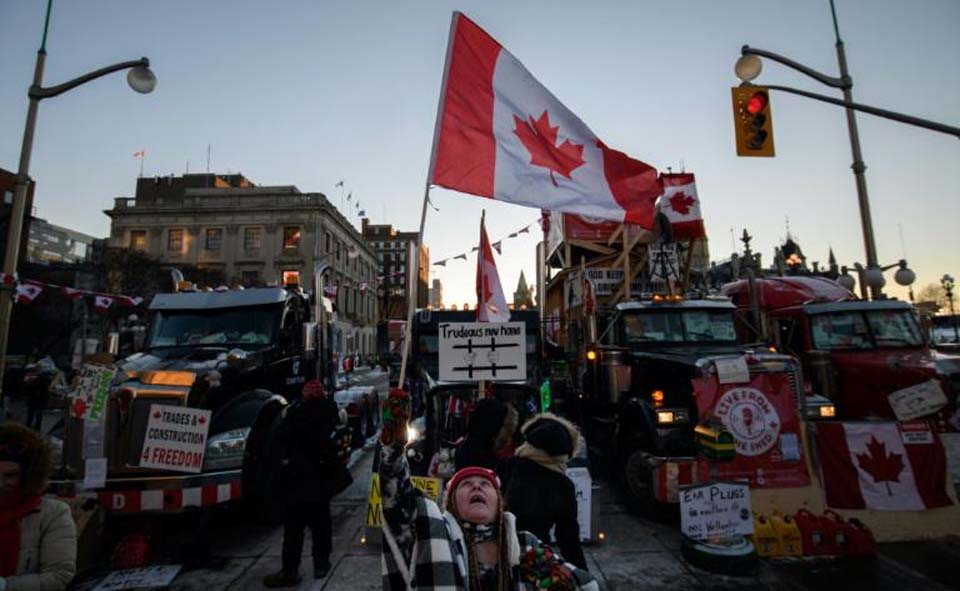 Covid-19: Police issue ultimatum to vaccine mandate protesters to leave Canada capital