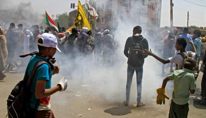 Sudanese protest against hike in price of bread, fuel