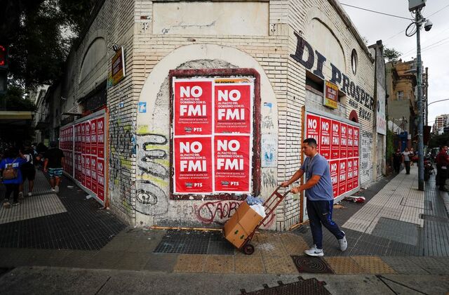 Mexican president urges Argentina to accept IMF debt deal