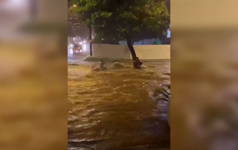 Paraguay: Heavy rainstorms in capital Asunción leave at least 3 people dead