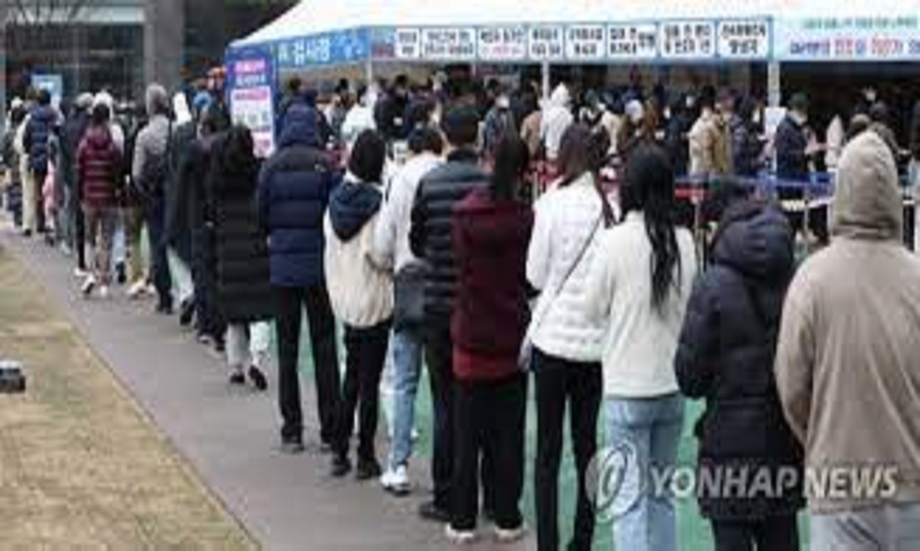 S.Korea Reports 309,790 New COVID-19 Cases