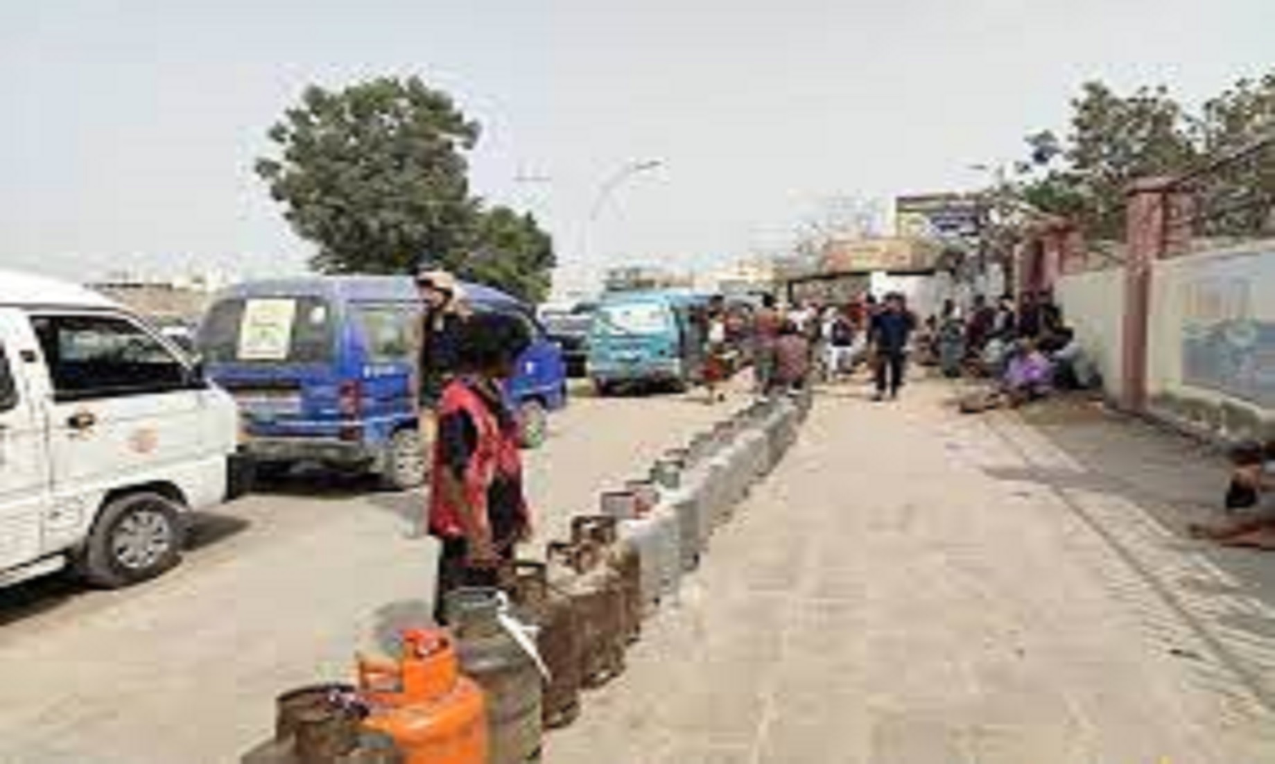 Feature: Severe Cooking Gas Shortage Hits War-Ravaged Yemen