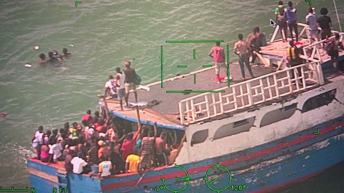 US: Some 300 Haitian migrants land in Florida as boat runs aground off luxury club