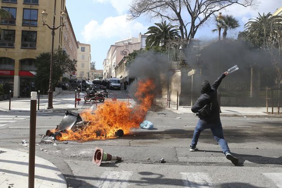 France: Riots shake Corsica over assault of jailed nationalist figure