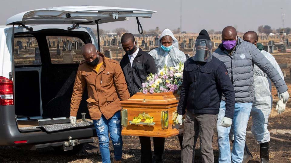 Covid-19: South Africa’s death toll tops 100,000