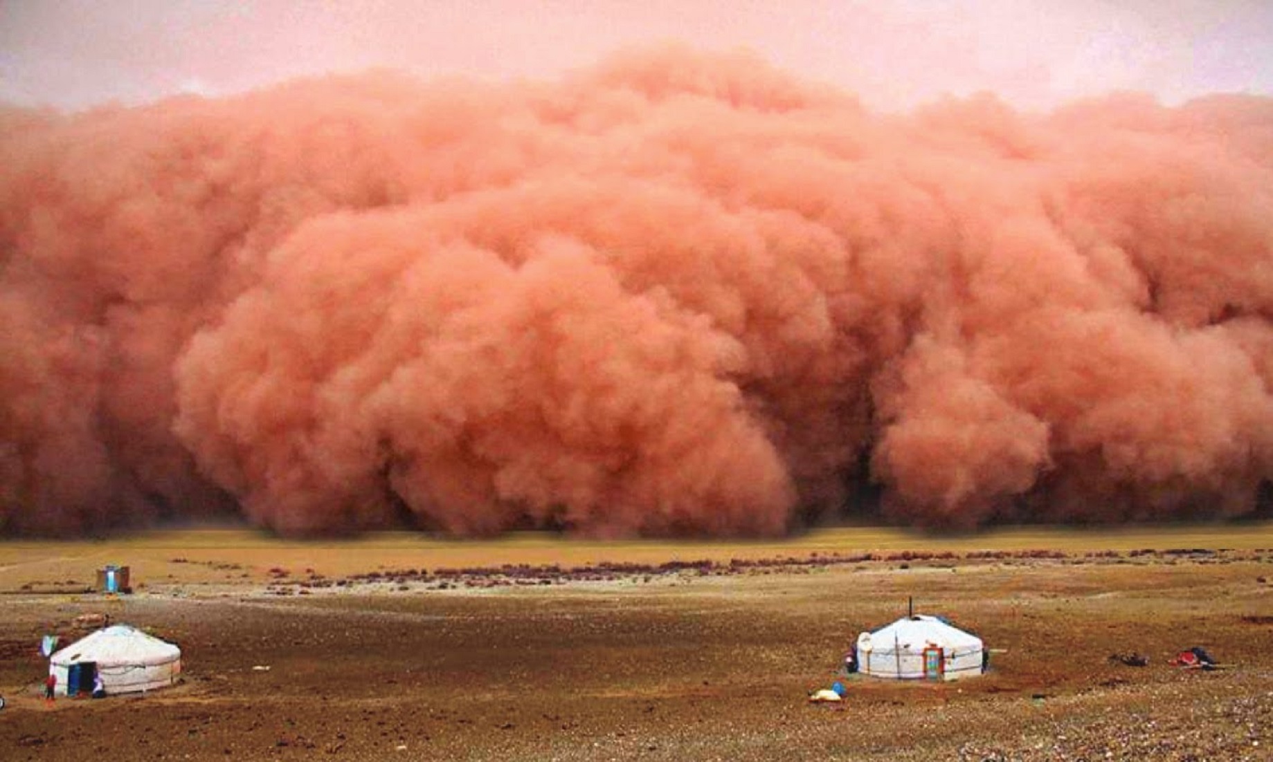 Strong Dust Storm Hits Central Mongolia