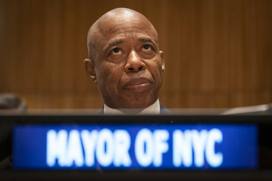 Covid-19: New York City mayor tests positive