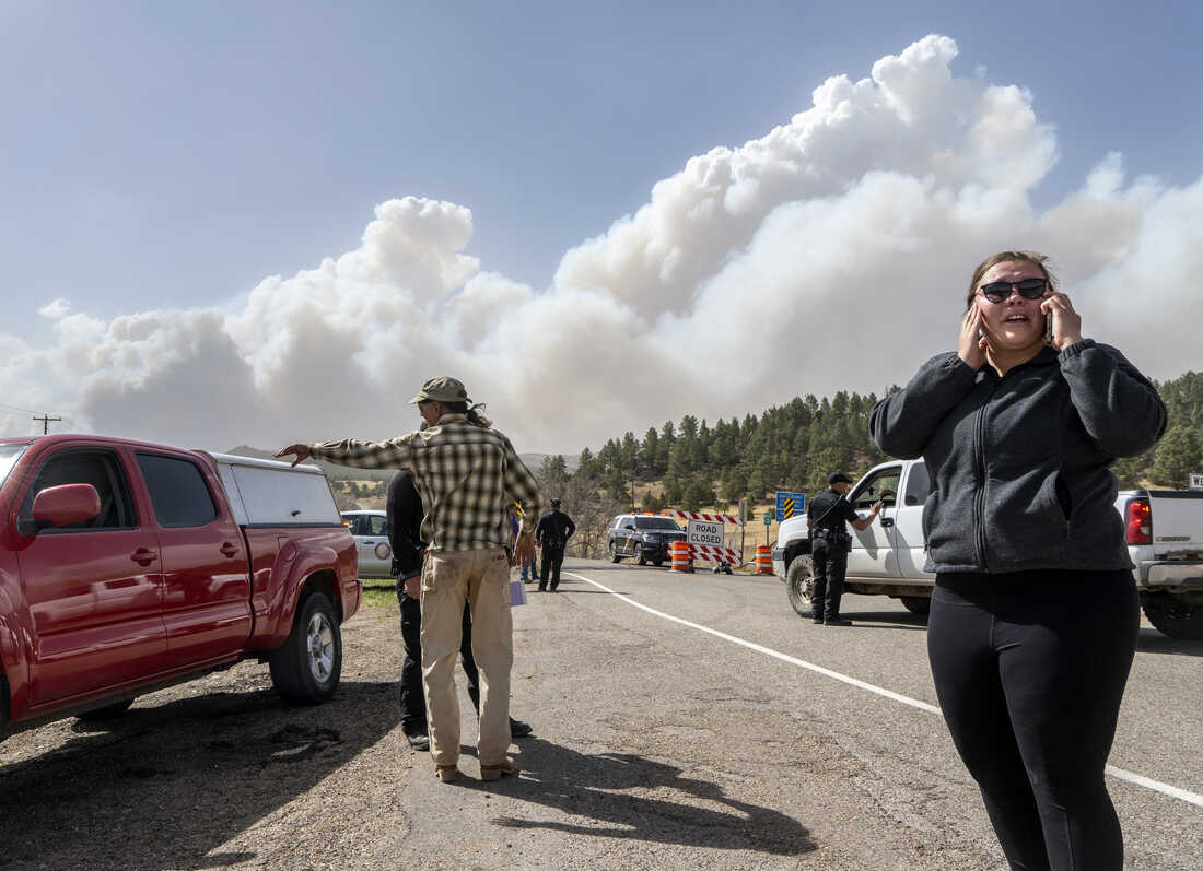 US: Thousands asked to evacuate as “half the state” faces wildfire threat in New Mexico