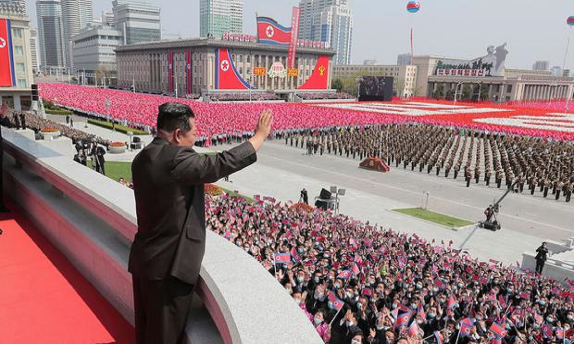 DPRK Leader Attends Civilian Parade Marking Founder’s Birth