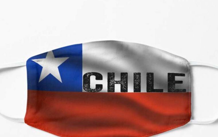 Covid-19: Chileans hesitant to remove facemasks outdoors