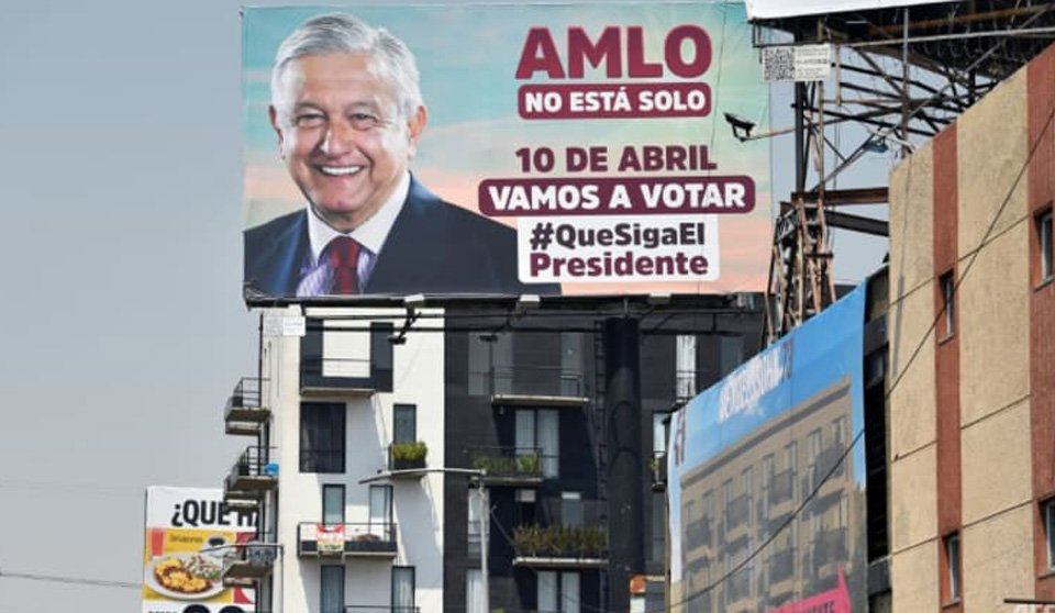 Mexicans vote in referendum whether president should stay or go