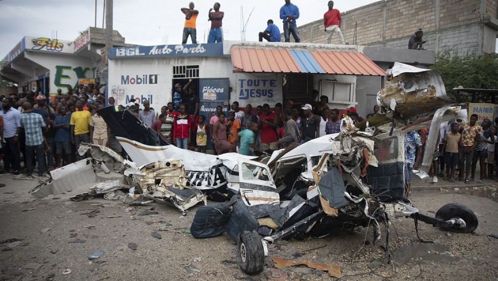 At least 6 dead in Haiti small plane crash; 5 wounded on the ground