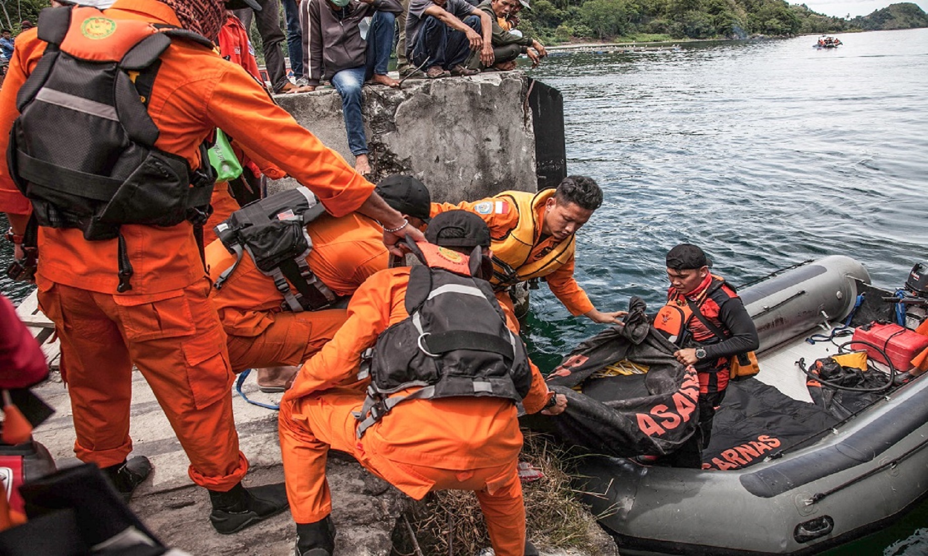 Indonesia Rescues More Victims Of Sunken Ship