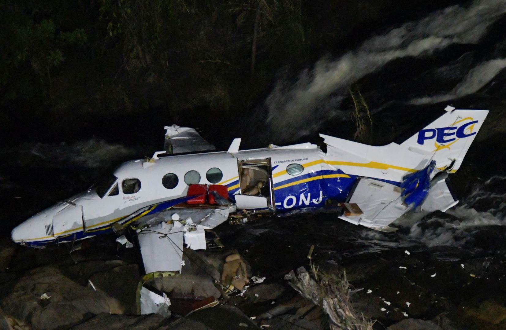 2 dead, 14 injured in Brazil aircraft crash