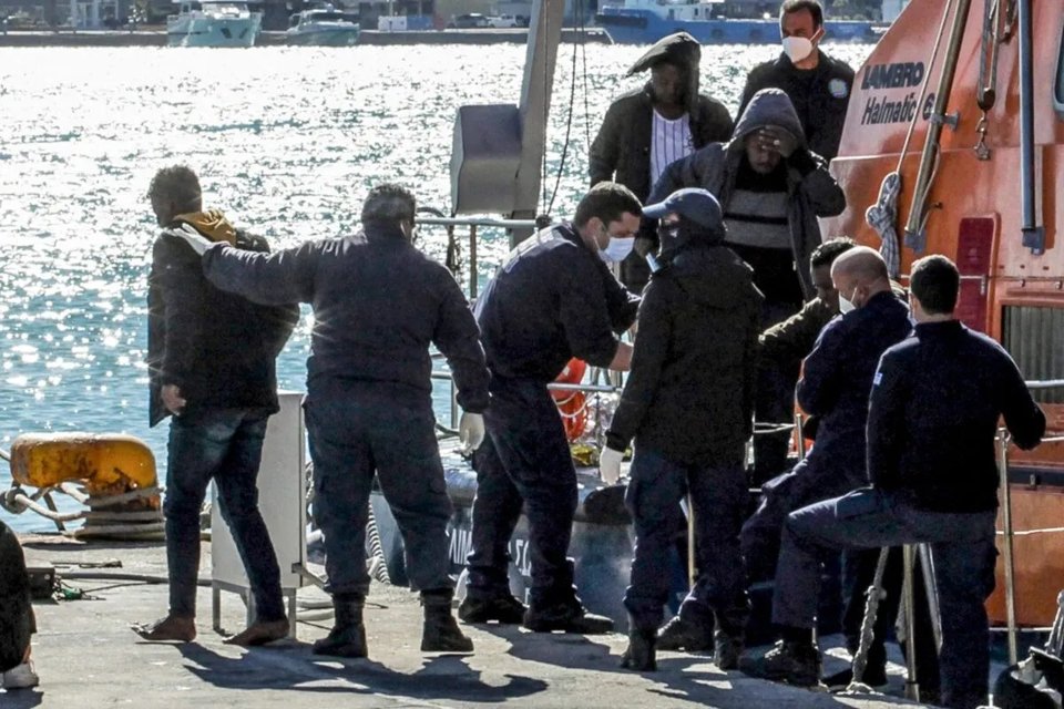 Greek coastguard rescues over 100 migrants at sea