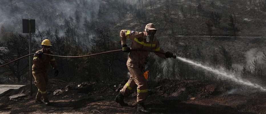 Greek firefighters battle blaze near Athens for second day