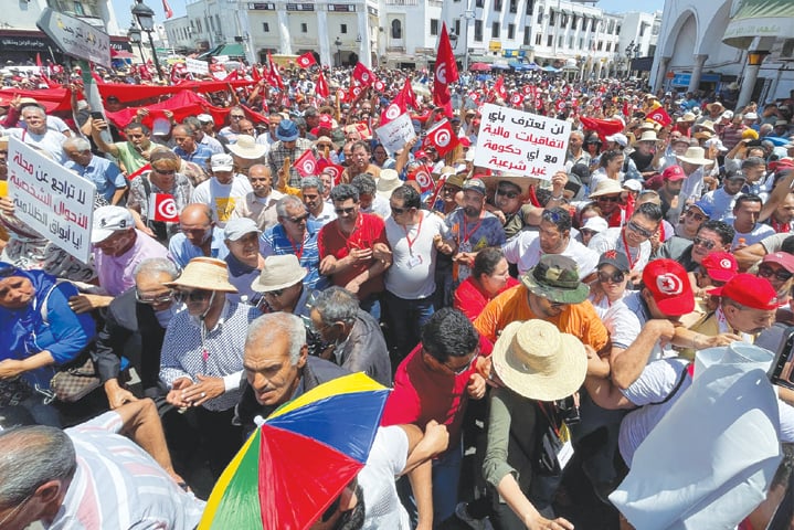 Tunisian judges extend strike over sackings