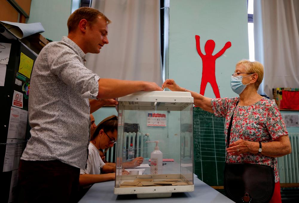 French go to polls to give Macron working majority or not