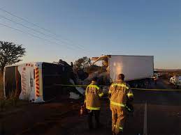 South Africa: 15 dead, 37 injured in bus-truck collision