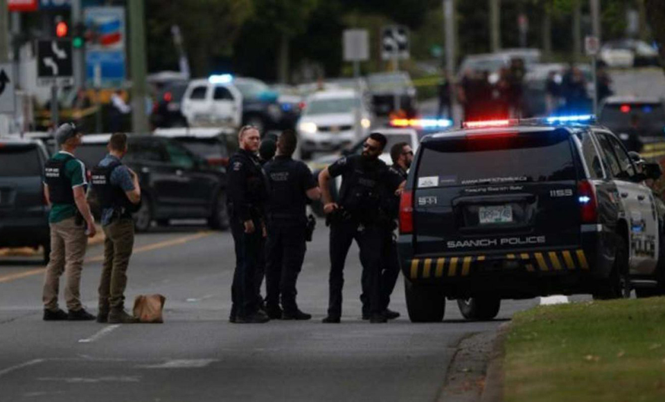 Two suspects killed, six officers injured in Canada bank robbery