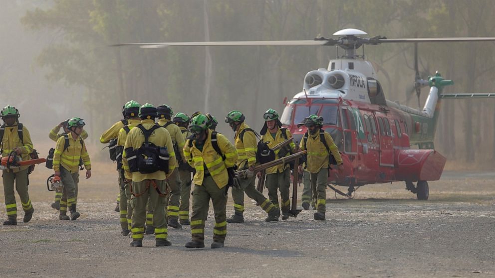 Wildfire in southern Spain forces town evacuation; 3 firemen hurt