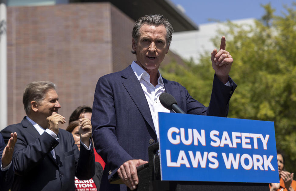 US: California enacts gun control law inspired by Texas abortion ban