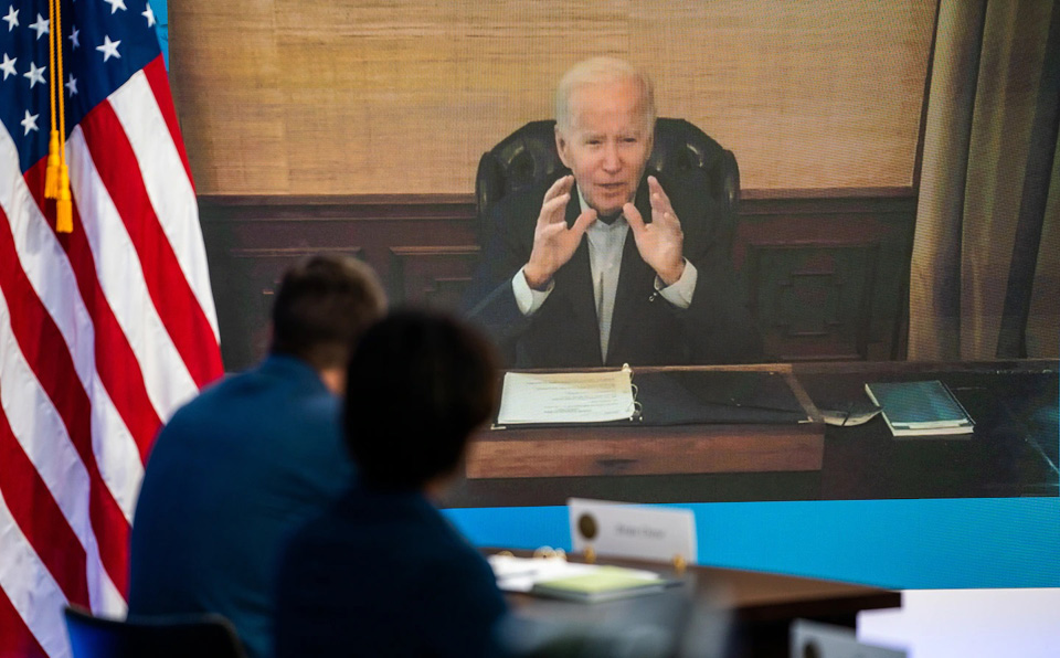 Covid-19: US Pres Biden busts out of isolation with gym session