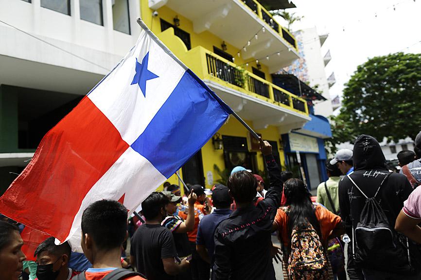 Panama teachers return to classrooms after nearly month-long strike