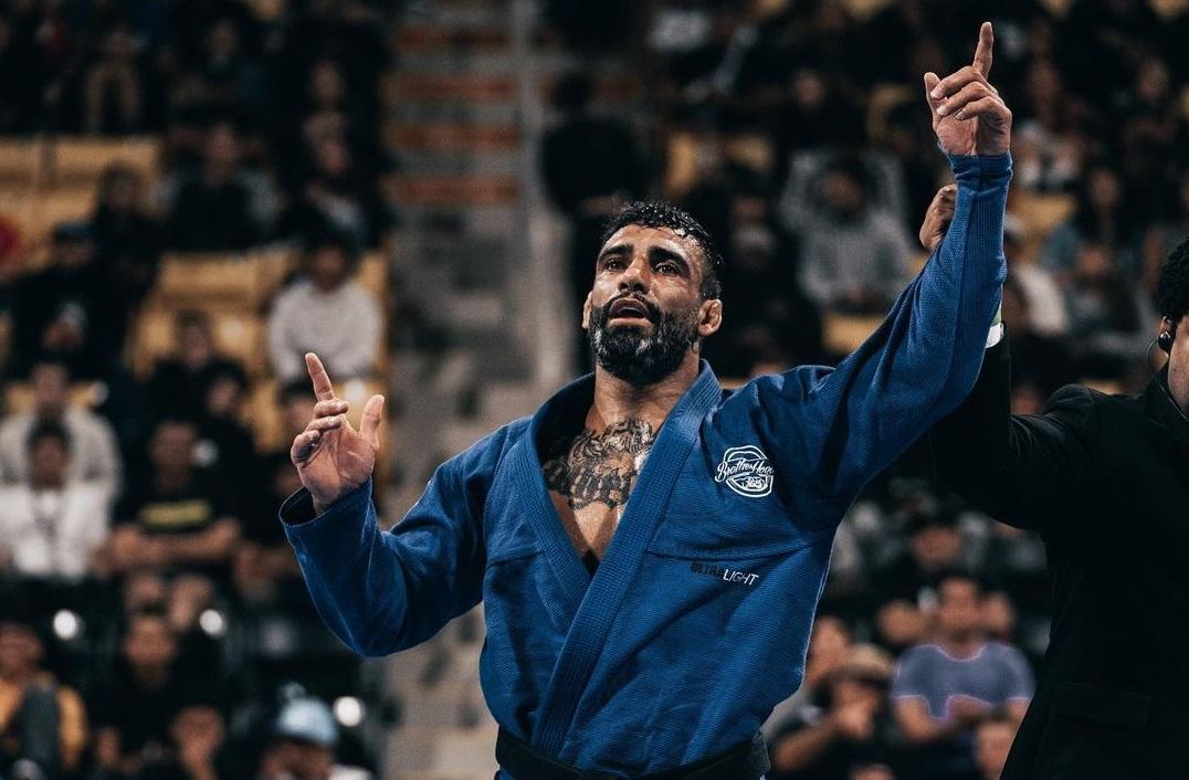 Brazilian jiu-jitsu world champ fatally shot; off-duty policeman surrendered himself