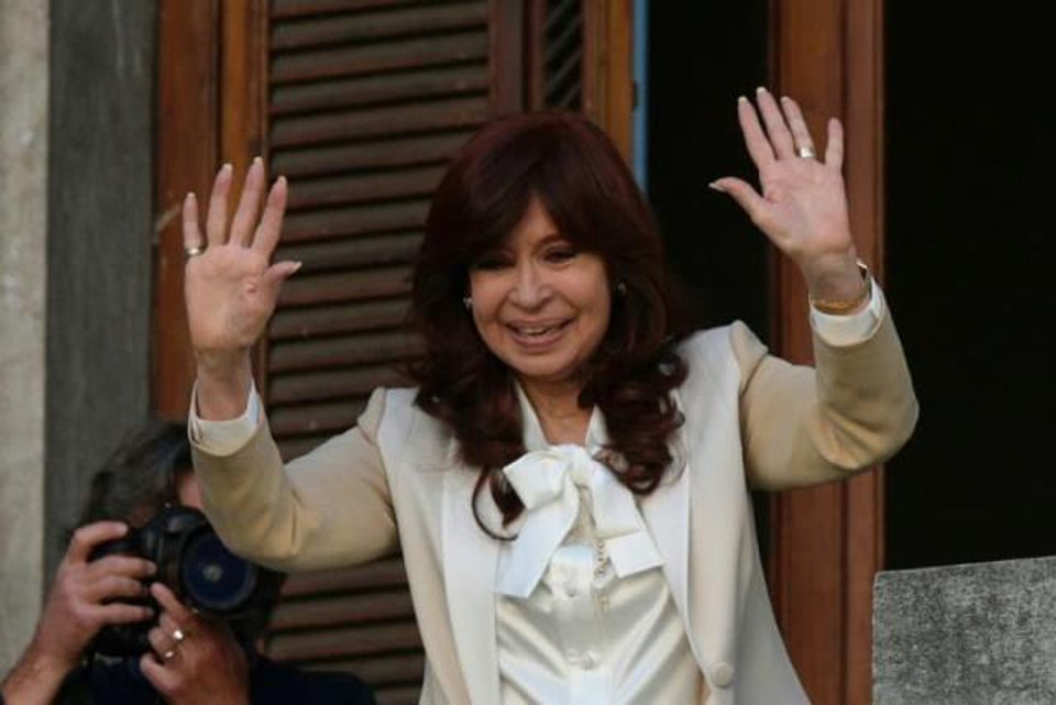 Argentina: VP Kirchner goes on offensive over graft trial