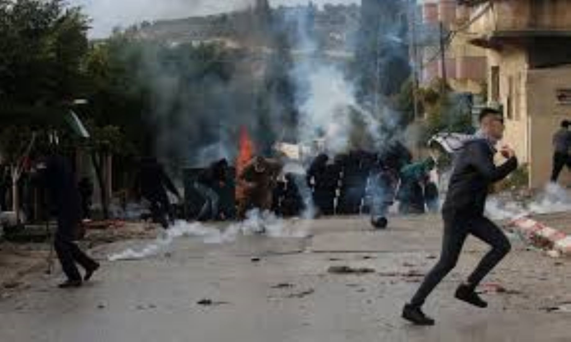 25 Palestinians Injured In Clashes With Israeli Soldiers In West Bank: Medics