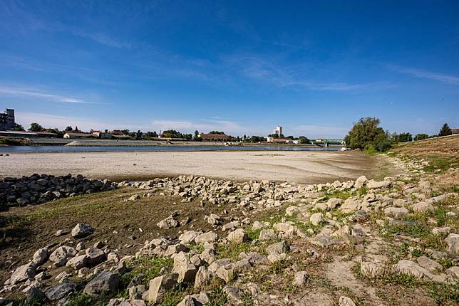 Water level of Drava river in Croatia drops to historic low