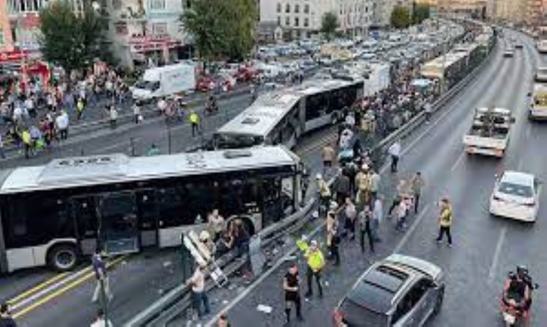 42 Wounded In Four-Bus Pile-Up In Istanbul’s Rapid Transit Route