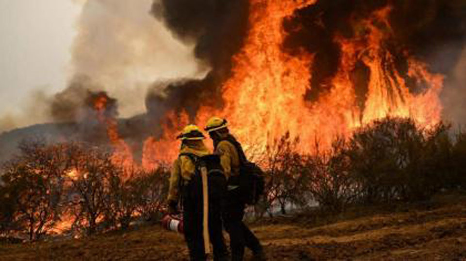 US: Firefighters brace for mudslides as storm moves into California