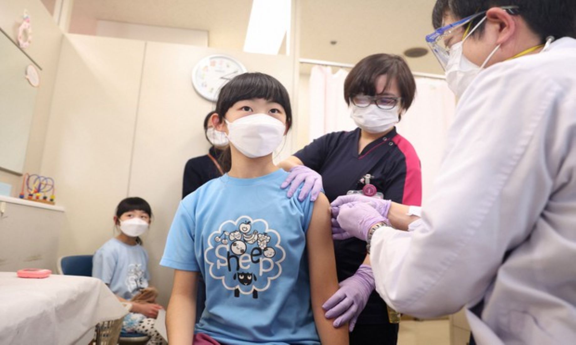 Japan Greenlights COVID-19 Vaccine For Use With Young Children