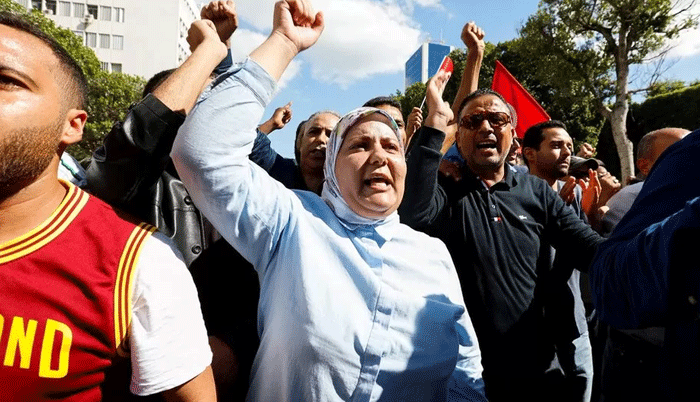 Tunisia: Thousands from rival political parties protest against President Kais Saied