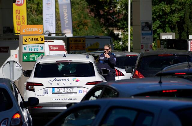 French PM to requisition workers as strikes at refineries continue