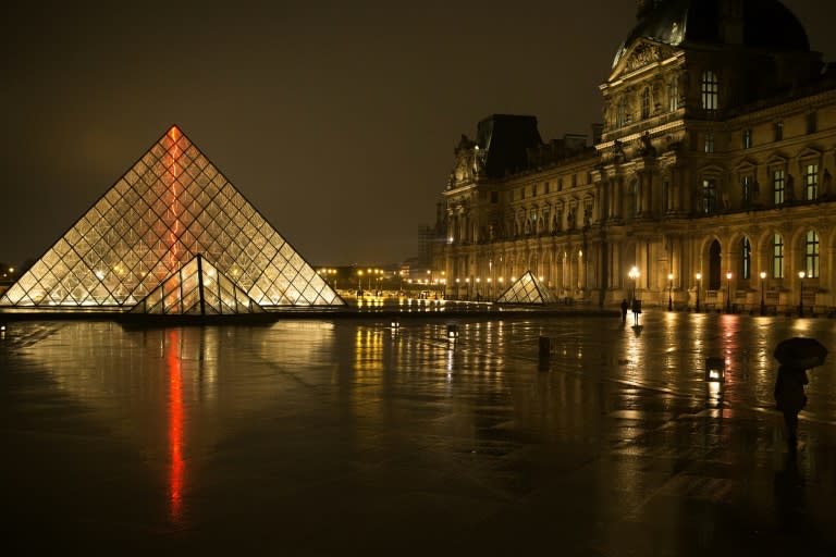 France energy crisis: Paris to switch off advertising screens earlier in public spaces