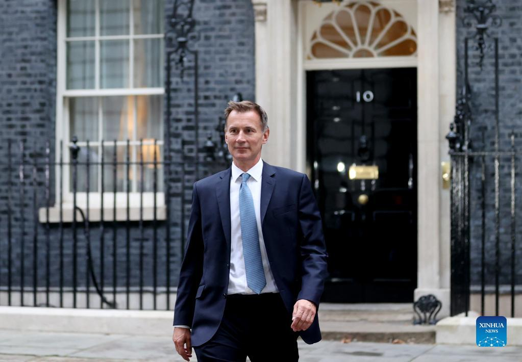 Jeremy Hunt replaces Kwarteng as UK chancellor